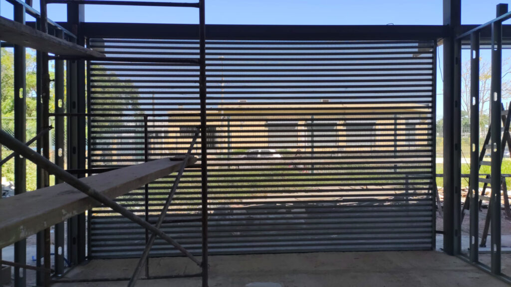 Centro comercial en Carrasco 2 (E)