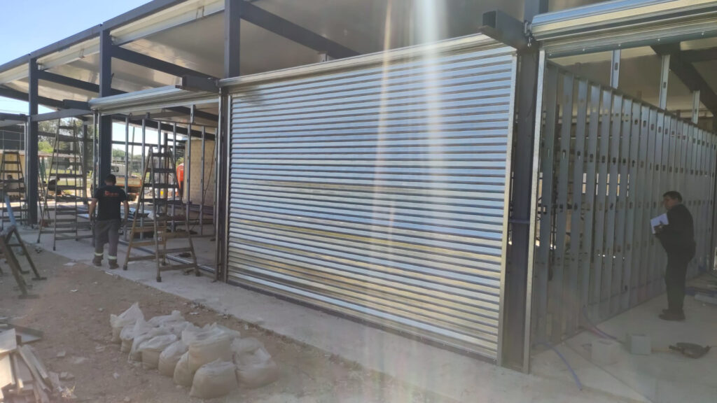 Centro comercial en Carrasco 3 (E)