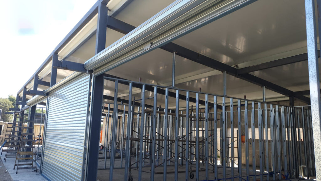 Centro comercial en Carrasco 5 (E)